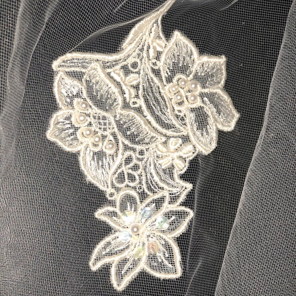 Wedding Veil - Picture 4 of 8